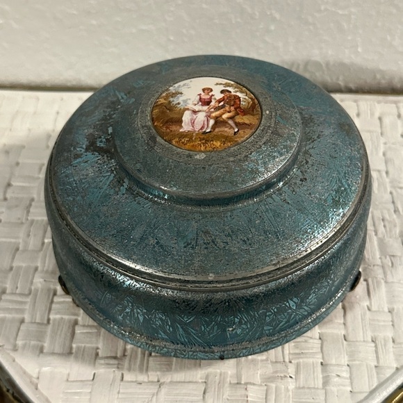 ANTIQUE VASELINE URANIUM GLASS powder puff bowl inside a tin lidded container - Picture 3 of 16